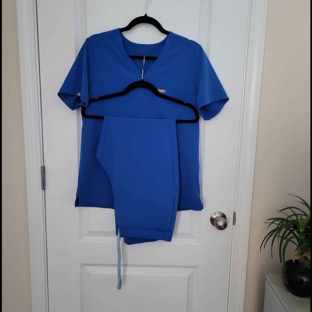 FIGS scrubs